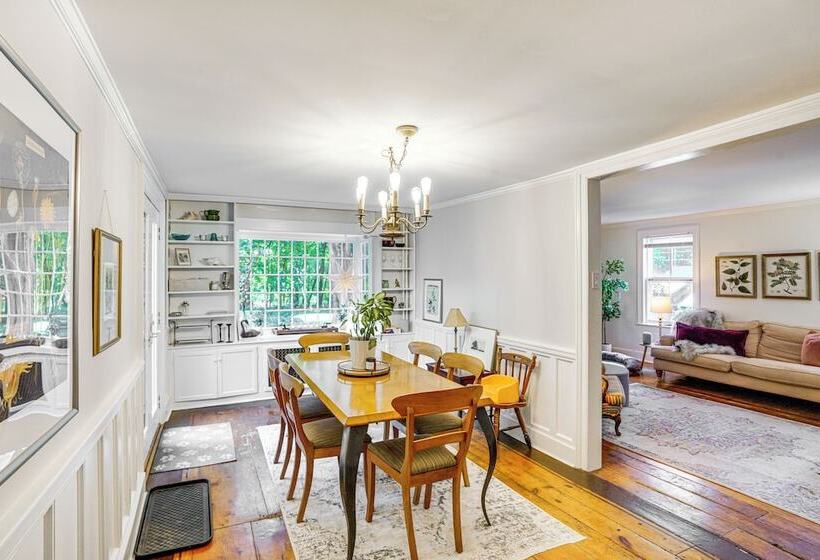 Historic Catskills Farmhouse: Ski, Hike & Relax!