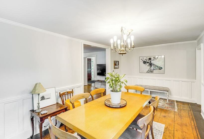 Historic Catskills Farmhouse: Ski, Hike & Relax!