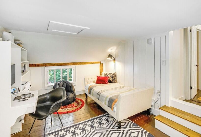 Historic Catskills Farmhouse: Ski, Hike & Relax!