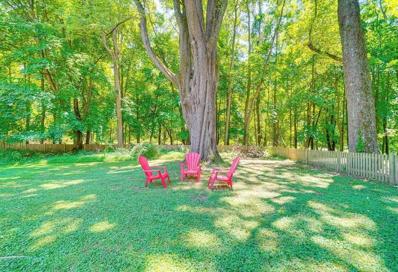 Historic Catskills Farmhouse: Ski, Hike & Relax!