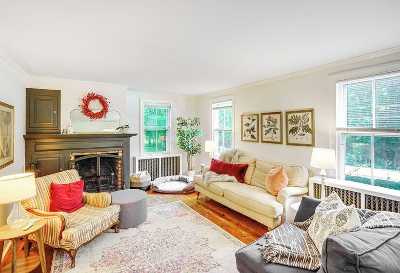 Historic Catskills Farmhouse: Ski, Hike & Relax!