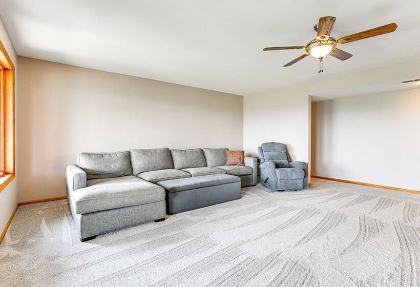 Hoheland Ranch  On 185 Acres W/ Deck + Views!