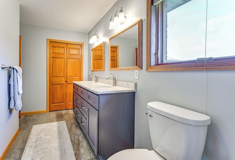 Hoheland Ranch  On 185 Acres W/ Deck + Views!