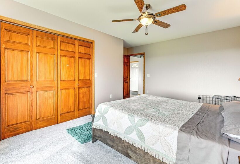 Hoheland Ranch  On 185 Acres W/ Deck + Views!