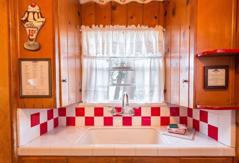 בית מלון כפרי Arrowhead Pine Rose Cabins