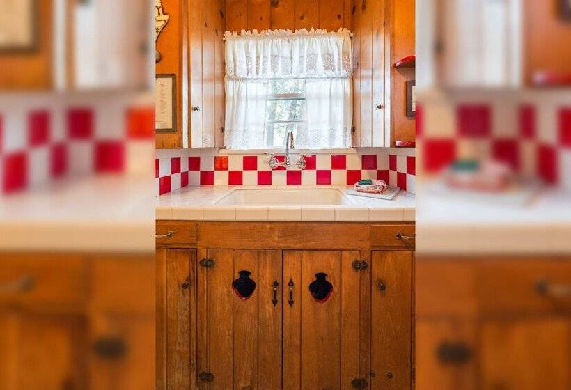 בית מלון כפרי Arrowhead Pine Rose Cabins