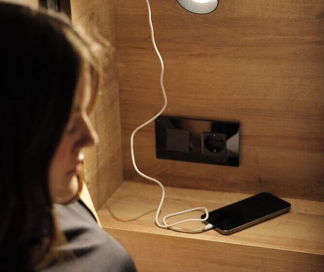 هتل Black And White Hostel Palamós