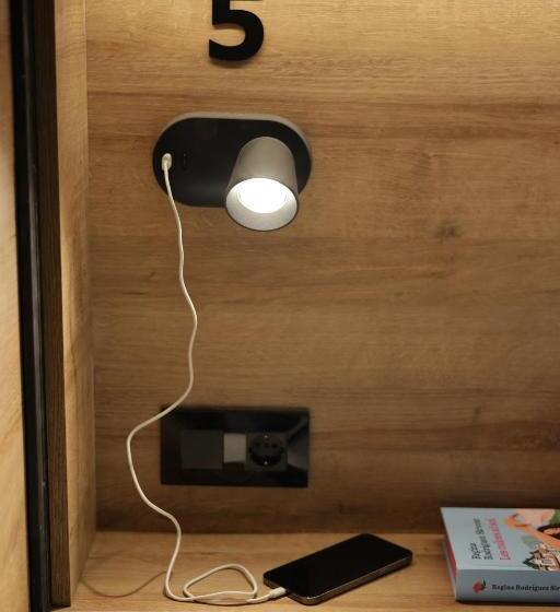 هتل Black And White Hostel Palamós