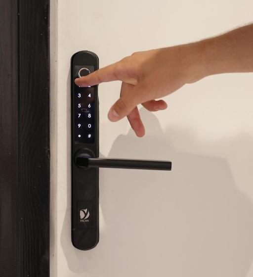 فندق Black And White Hostel Palamós