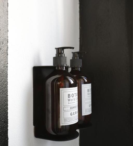 هتل Black And White Hostel Palamós