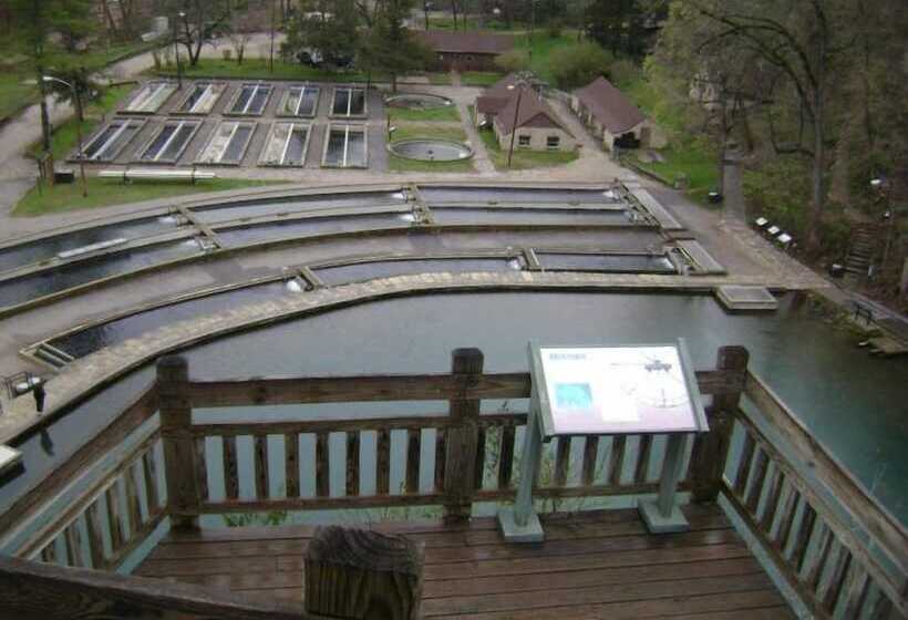 فندق Roaring River State Park