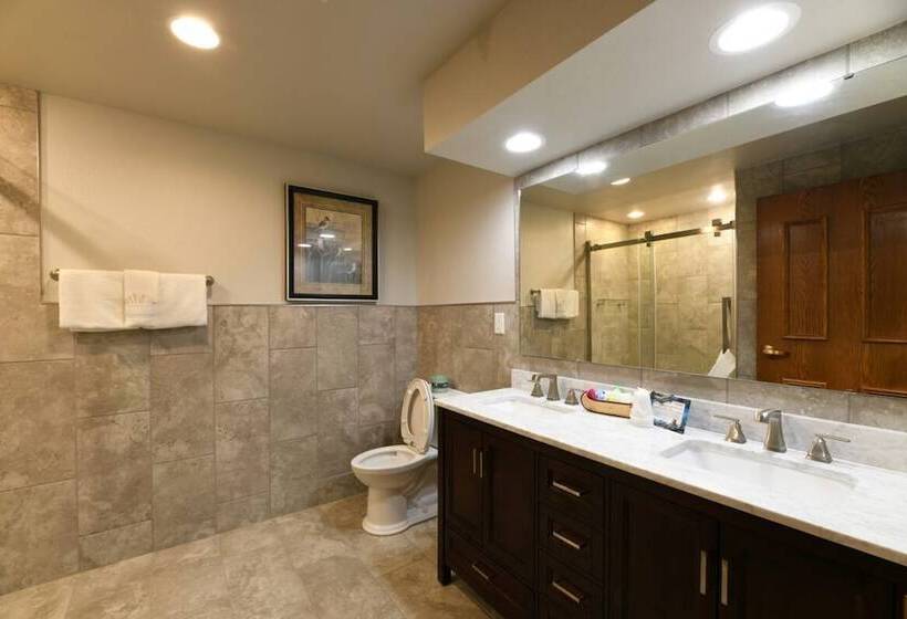 فندق Roaring River State Park