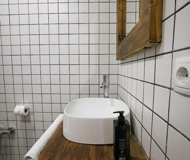 هتل Sazano Wine Cellar &