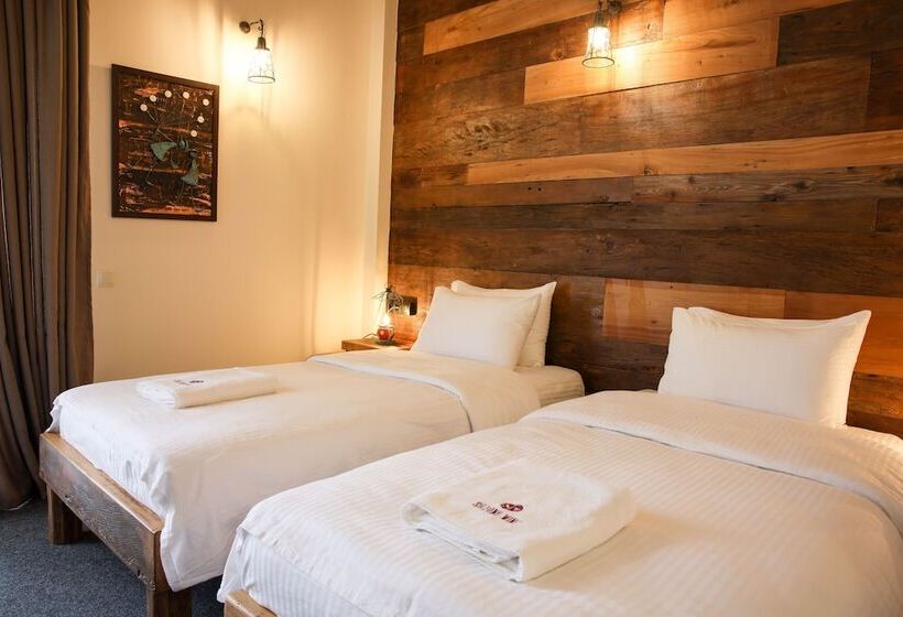 هتل Sazano Wine Cellar &