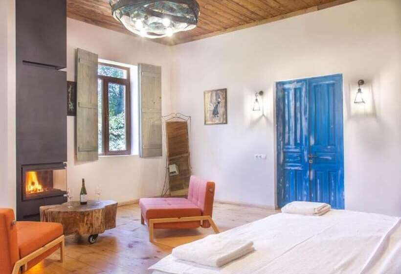 هتل Sazano Wine Cellar &