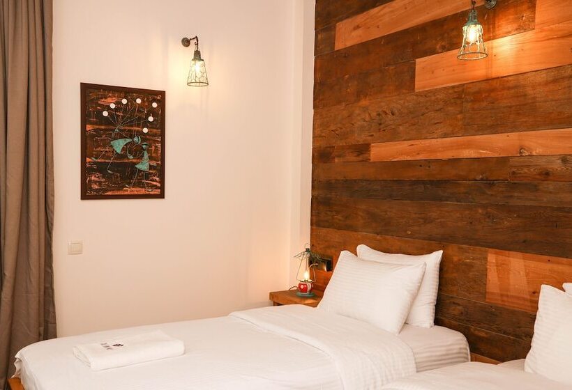 هتل Sazano Wine Cellar &