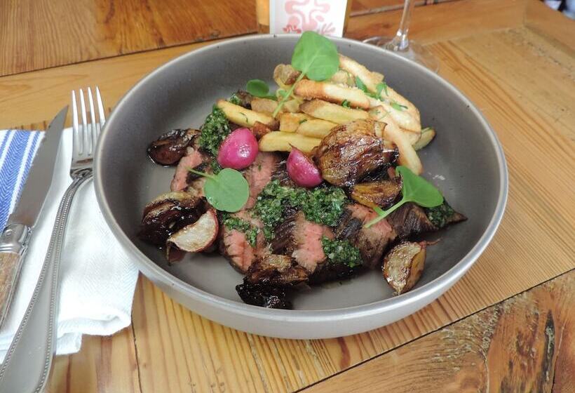 Отель Stonebreaker