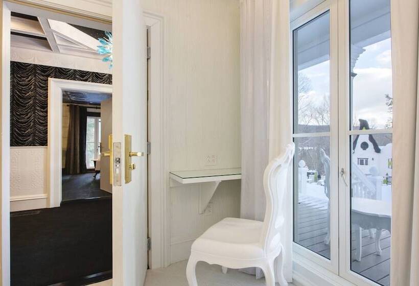 בית מלון כפרי The Roxbury At Stratton Falls