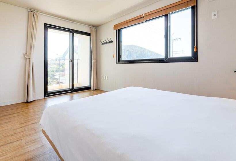 Jeju Damongchae Pension