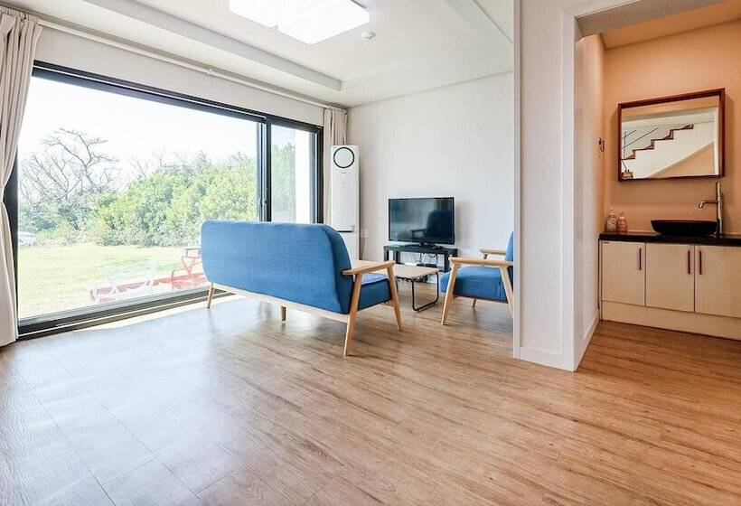 Jeju Damongchae Pension