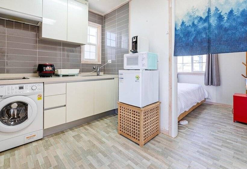 Jeju Damongchae Pension