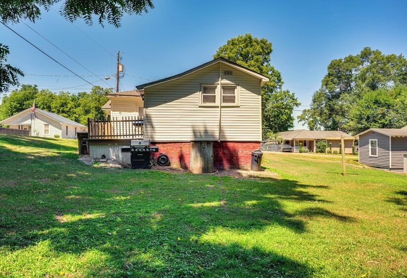 Family Friendly Home Near Parks & Lakes!