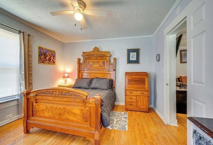 Family Friendly Home Near Parks & Lakes!