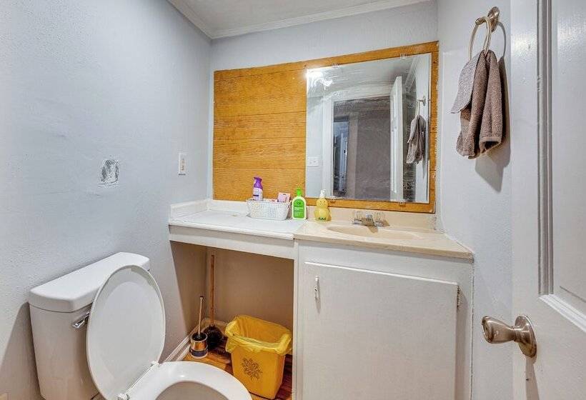 Family Friendly Home Near Parks & Lakes!