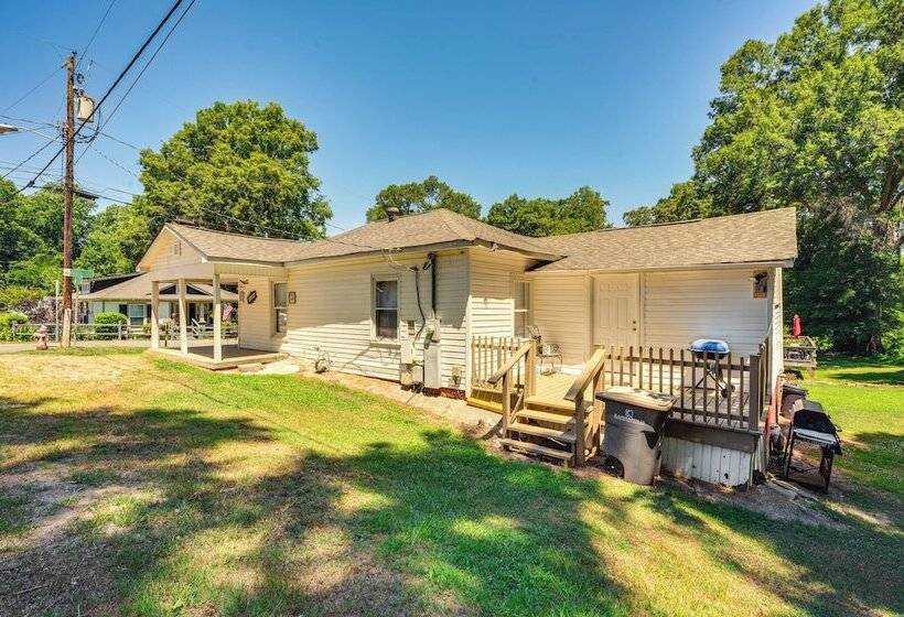 Family Friendly Home Near Parks & Lakes!