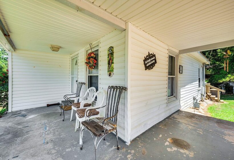 Family Friendly Home Near Parks & Lakes!