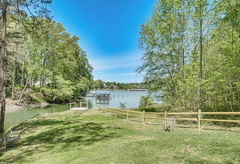Lakefront Hiawassee Retreat W/ Dock + Hot Tub!