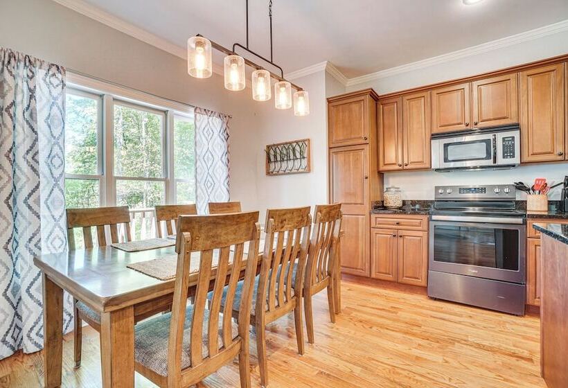 Lakefront Hiawassee Retreat W/ Dock + Hot Tub!