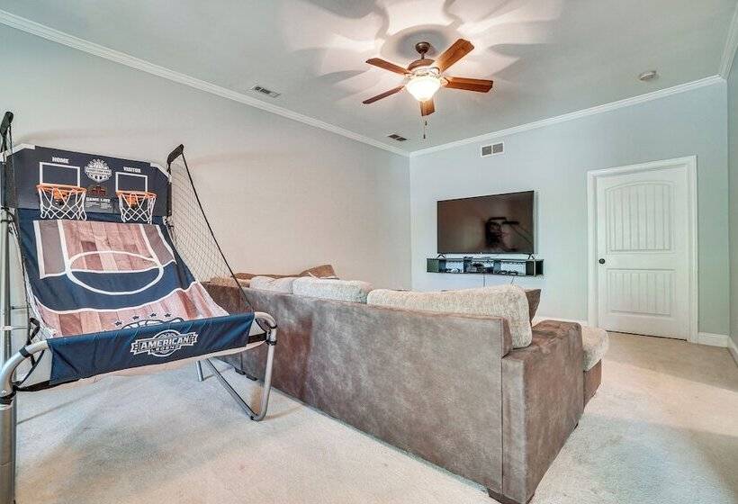 Lakefront Hiawassee Retreat W/ Dock + Hot Tub!