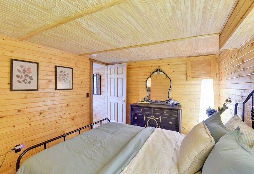 Lakefront Jones Cabin W/ Private Dock & Game Room!