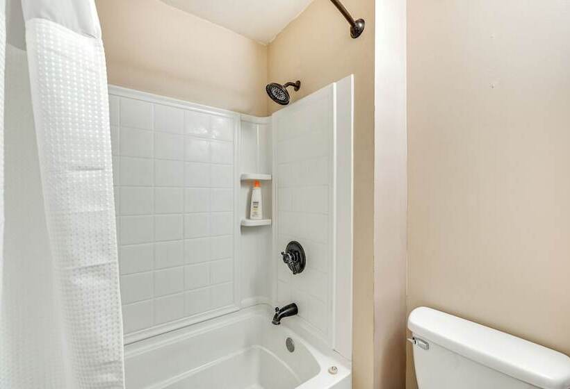 Lakeside Home W/ Fire Pit: 4 Mi To Lake Jennings!