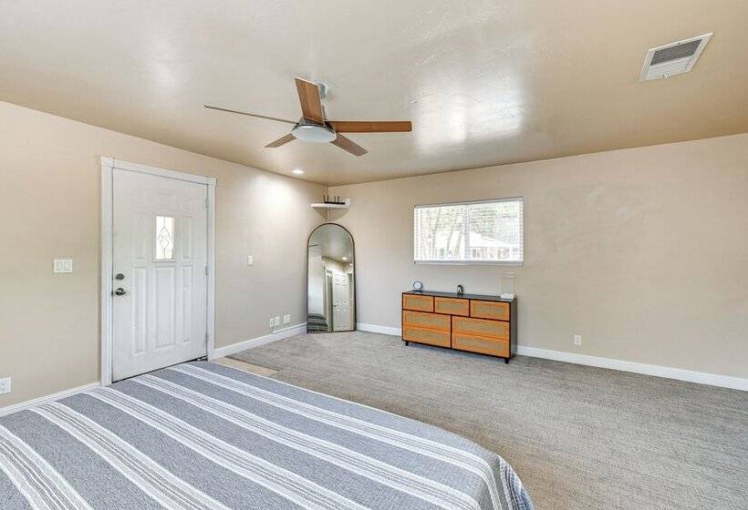 Lakeside Home W/ Fire Pit: 4 Mi To Lake Jennings!