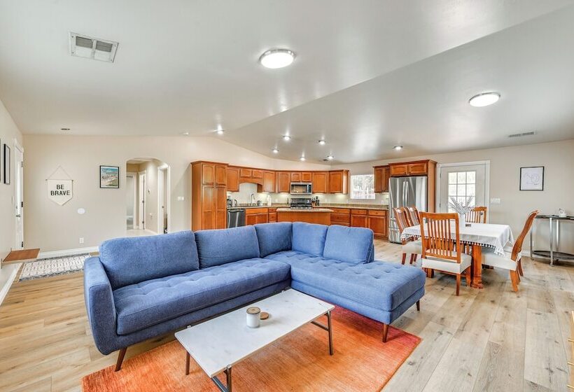 Lakeside Home W/ Fire Pit: 4 Mi To Lake Jennings!