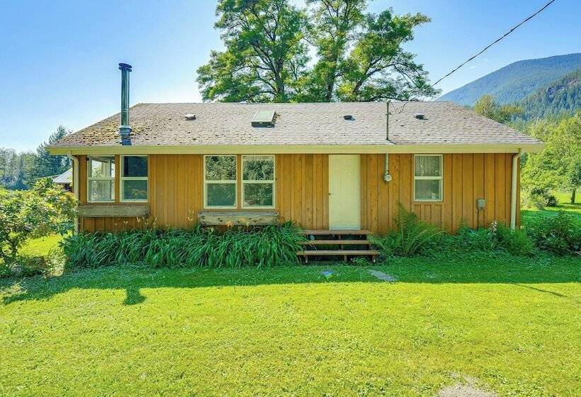 Near Mystery Falls: Marblemount Cabin W/ Fireplace