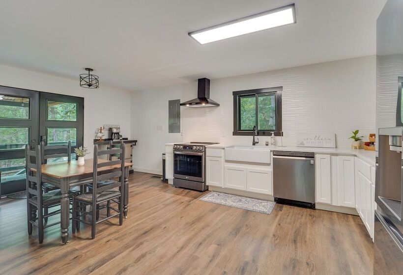 1 Mi To Massanutten Resort: Cabin W/ Fire Pit!