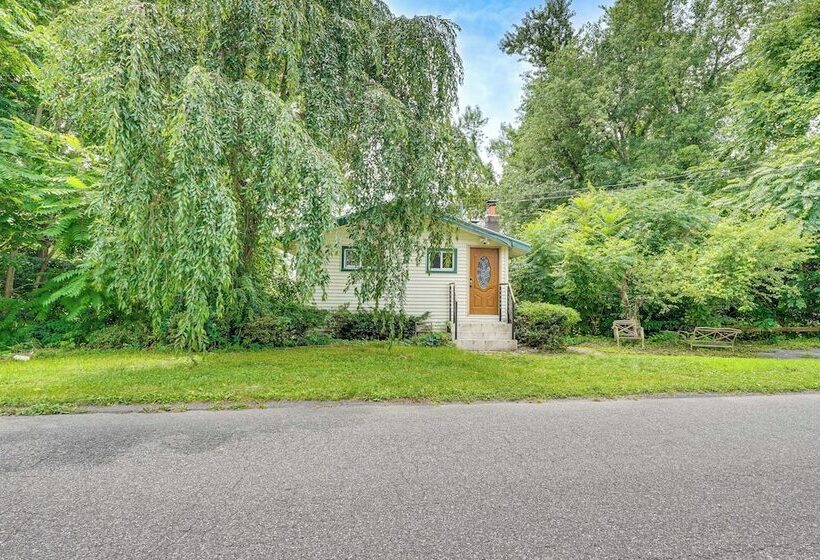 Game Room & Yard: Mid Century Modern Kingston Home