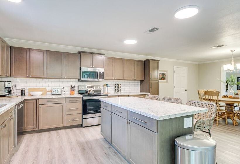 Modern Ocean Springs Home W/ 2 Patios & Gas Grill