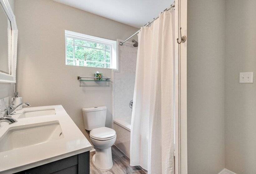 Modern Ocean Springs Home W/ 2 Patios & Gas Grill