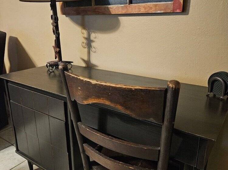 모텔 Roots Retreat