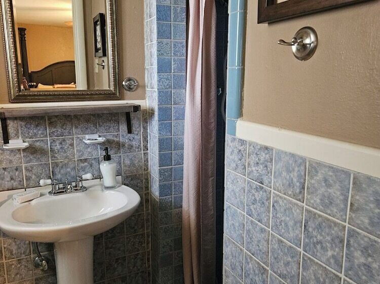 모텔 Roots Retreat