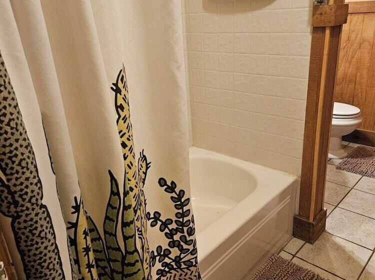 모텔 Roots Retreat