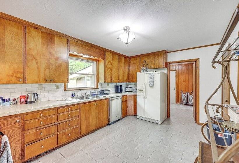 Mt Ida Home W/ Patio: 11 Mi To Lake Ouachita!