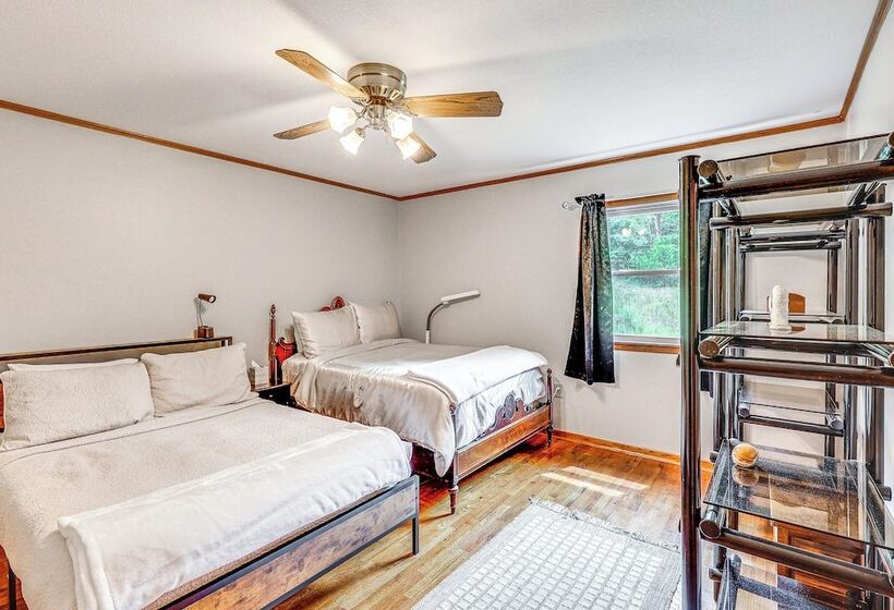 Mt Ida Home W/ Patio: 11 Mi To Lake Ouachita!