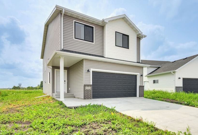 13 Mi To Dtwn Fargo: North Dakota Family Home!