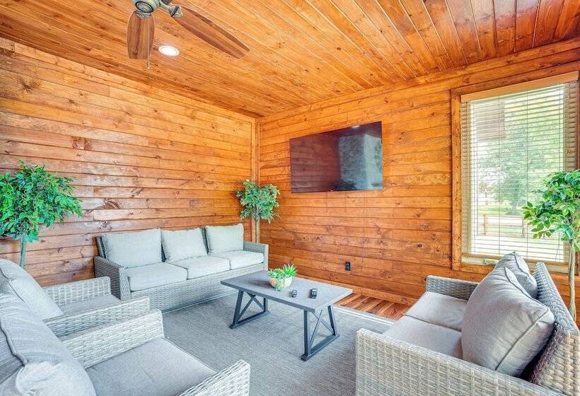 Onalaska Home W/ Game Room, Sunroom & Lake View!