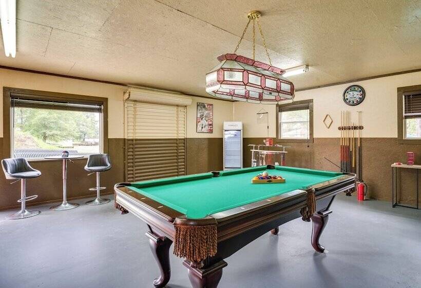 Onalaska Home W/ Game Room, Sunroom & Lake View!